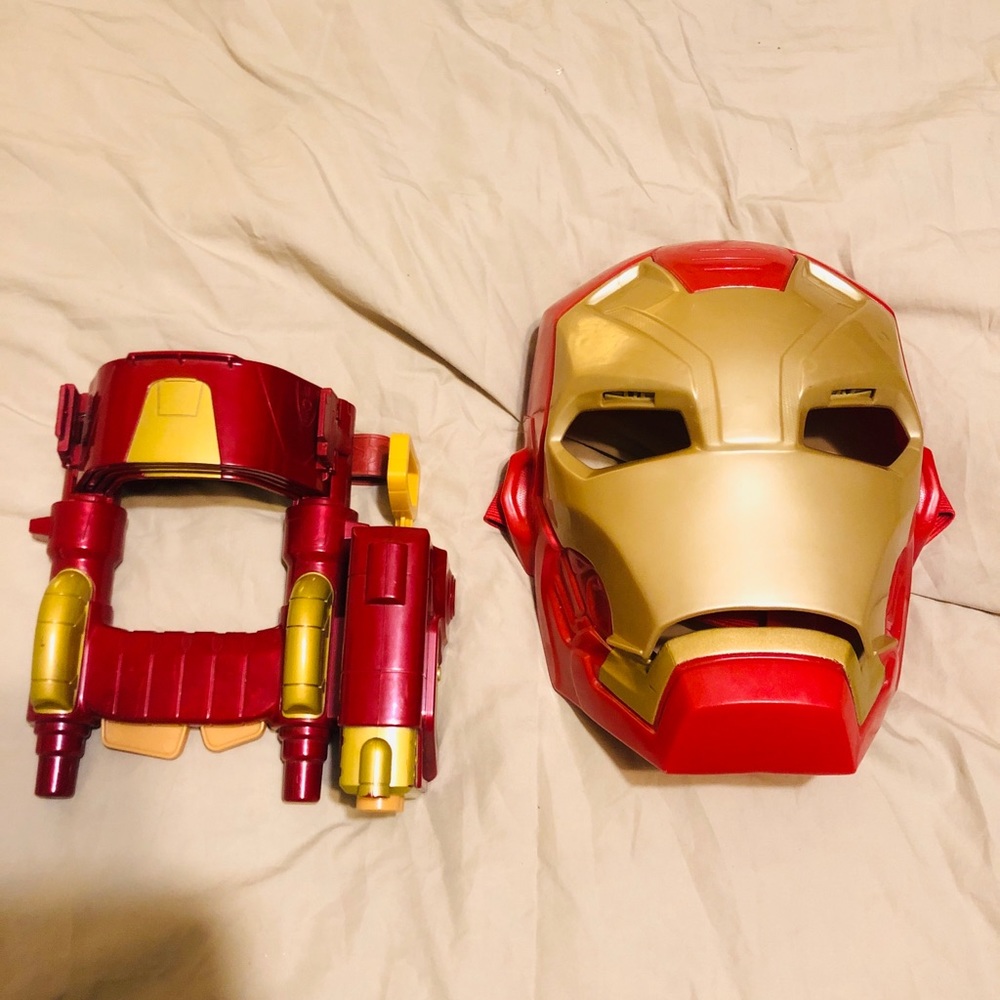 Iron man mask and arm nerf extending dart gun
